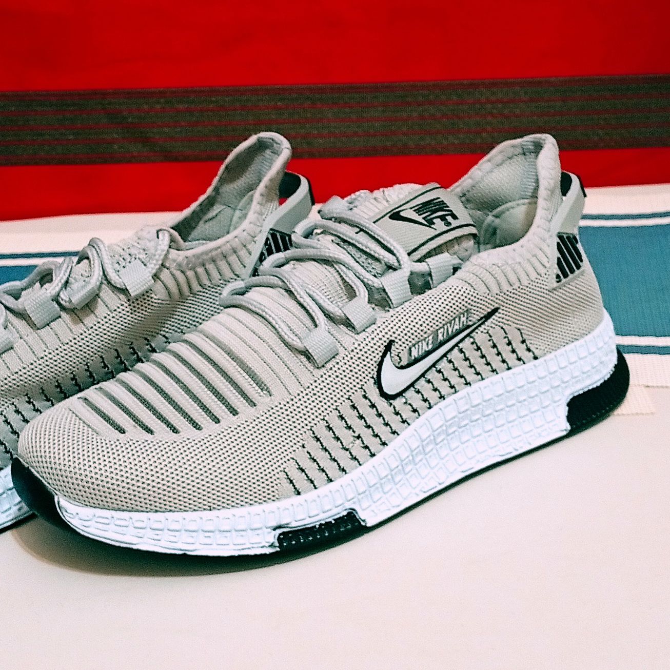Nike (Bej)